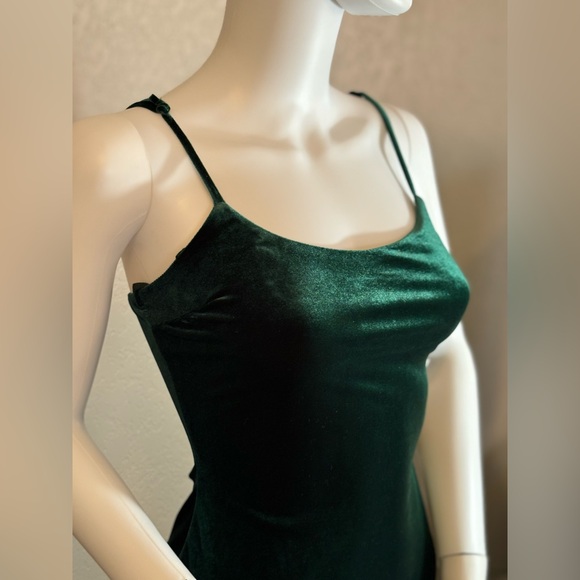 🥳♥️ City Vibe Juniors’ Sleeveless Rhinestone-Fringe-Accented-Hem Velvet Dress - Picture 4 of 8